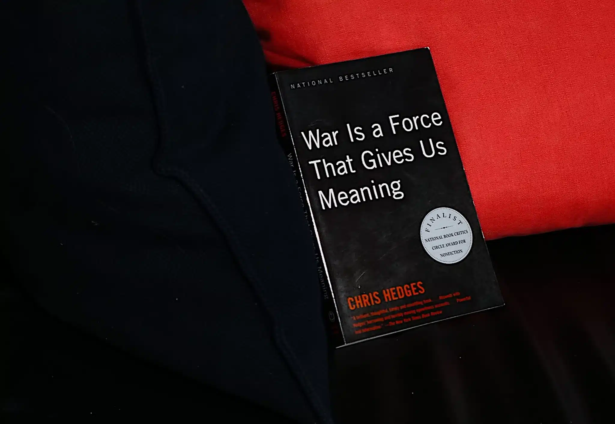War Is a Force That Gives Us Meaning, a Paperback Novel by Chris Hedges